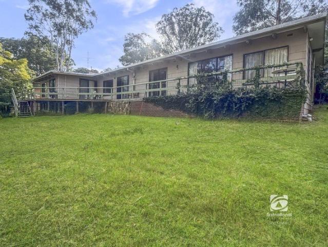 BUSHLAND ESCAPE WITH WATERVIEWS