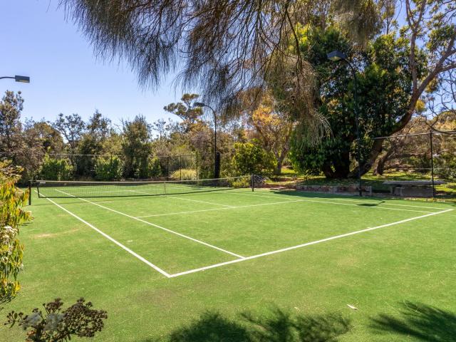 Bushland Hideaway with Tennis Court | Fully Furnished Portsea Rental