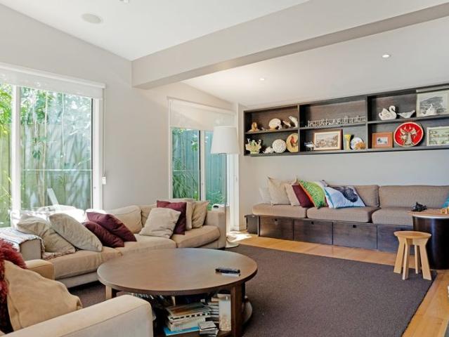 Bushland Hideaway with Tennis Court | Fully Furnished Portsea Rental
