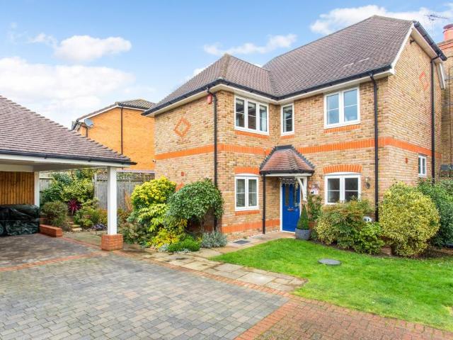 Bushnell Place Maidenhead SL6 4 bed detached house to rent £3,250 pcm £750 pw