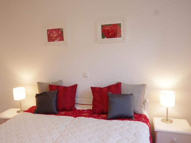 Business Apartment between Frankfurt and Hanau – 5 minutes walk to the train station, approx. 30 minutes to Frankfurt Central Station, own parking space, terrace, home office, ideal for expats, project staff and families