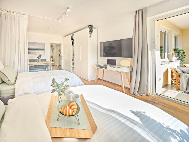 Business Apartment for up to 6 people, 4 rooms, 10 mins to BMW, Munchen Amsterdam Apartments for Rent