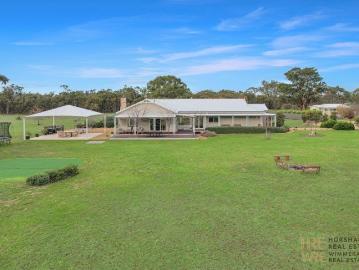 Business For Sale: Eagle Wings Rise Luxury Accomodation