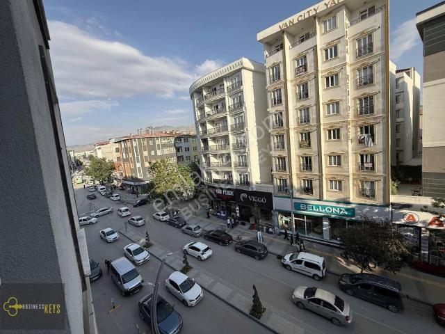 Business Keys'ten Çarşı Merkezde 3 Bloklu Sitede 136m2,2+1