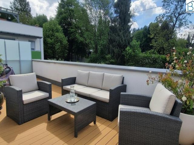 Business People aufgepasst  Neuwertige 4 Zi, 91m² WFL, 54m² Terrasse, 2 Carport!