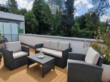 Business People aufgepasst  Neuwertige 4 Zi, 91m² WFL, 54m² Terrasse, 2 Carport!