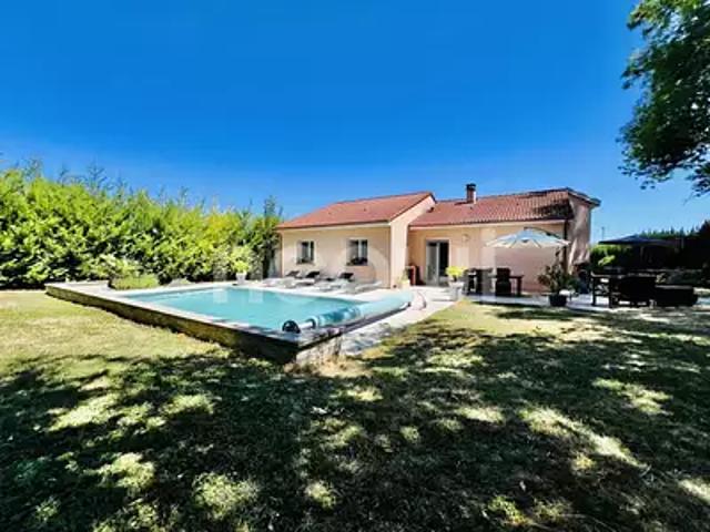 Bussières et Pruns 63260 Achat / Vente maison 5 pièces t5 au dernier étage piscine