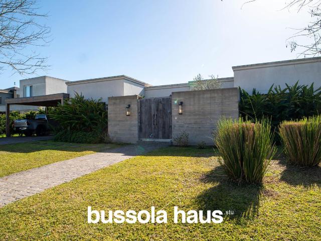Bussola Haus