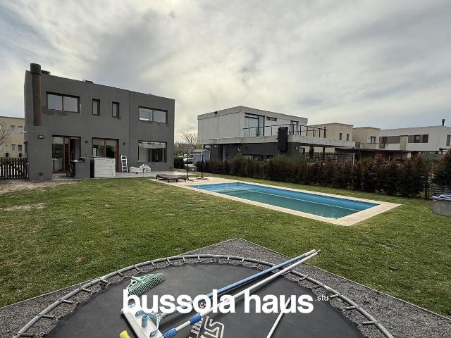 Bussola Haus