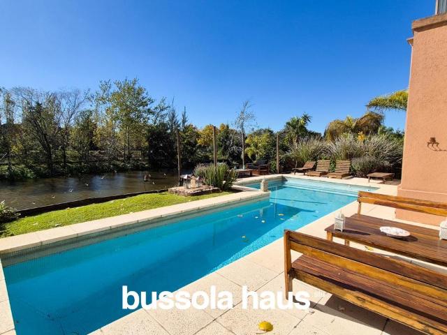 Bussola Haus