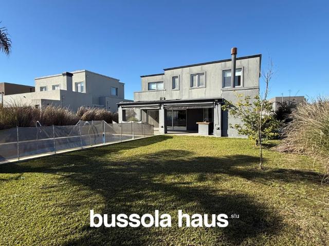 Bussola Haus