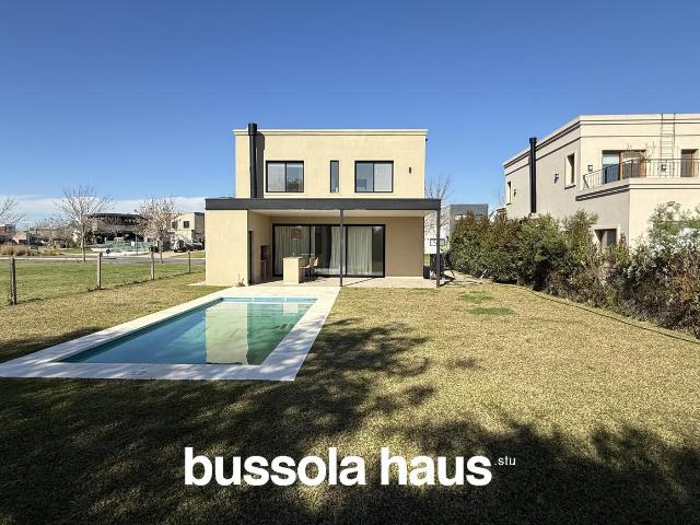 Bussola Haus