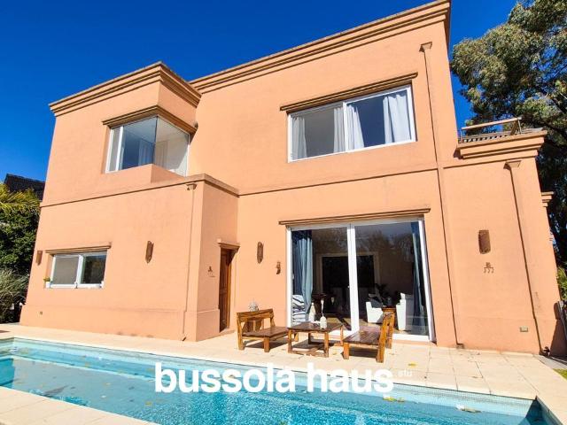 Bussola Haus