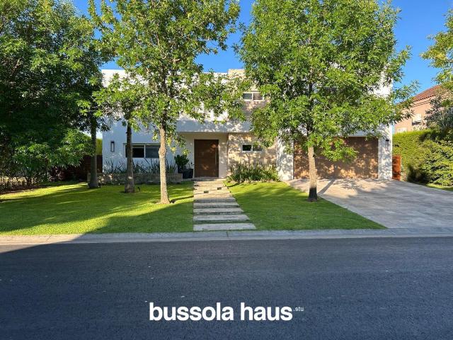 Bussola Haus