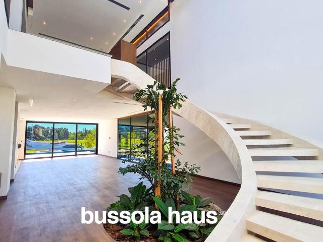Bussola Haus