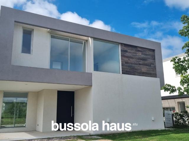 Bussola Haus