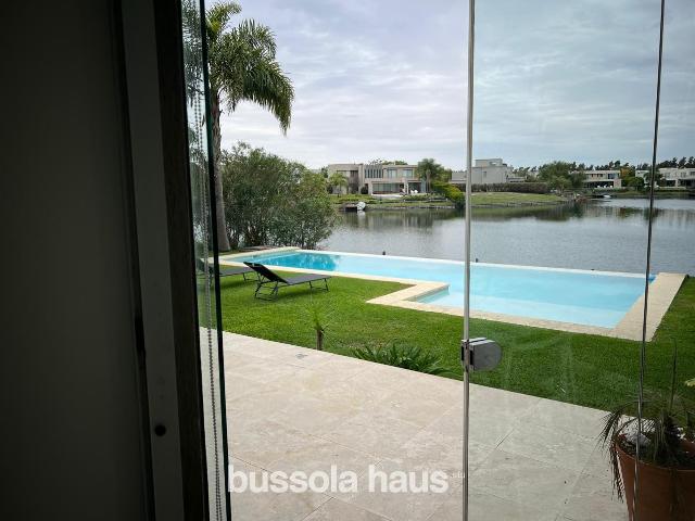 Bussola Haus