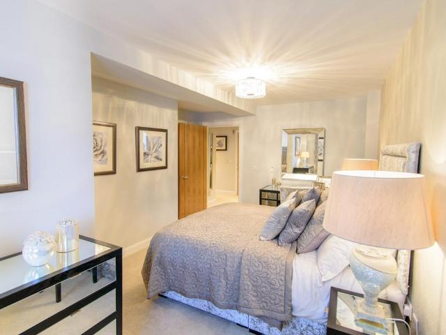 Butt Road, Colchester CO3 1 bed retirement property to rent £2,900 pcm £669 pw