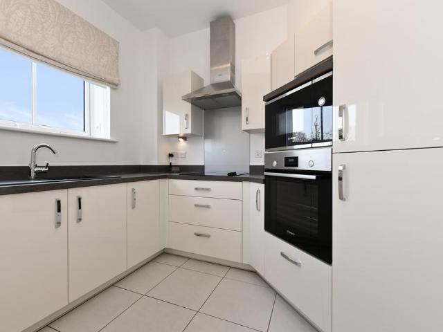 Butt Road, Colchester CO3 1 bed retirement property to rent £2,900 pcm £669 pw