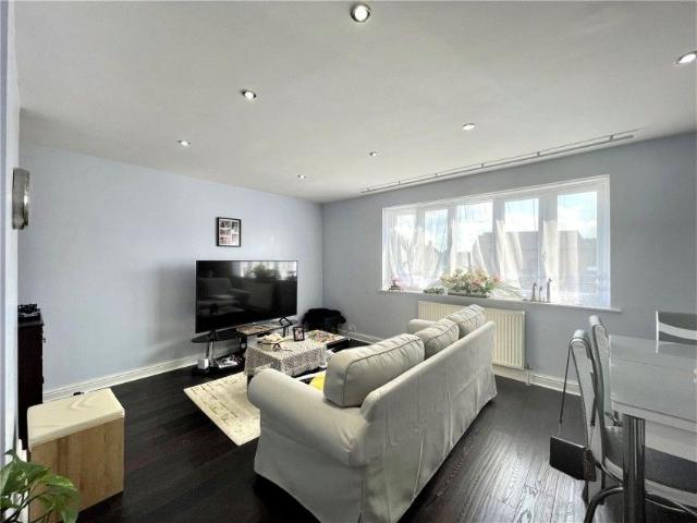 Buttercup Square, Stanwell, Staines Upon Thames,TW19
