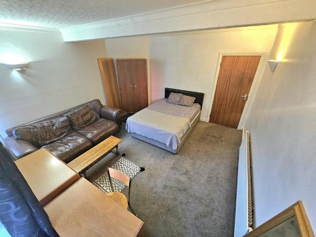 Butterfingers, Islington Row Middleway, Park Central, B15 1LD, United Kingdom | Room for rent #139069103 | Rentberry