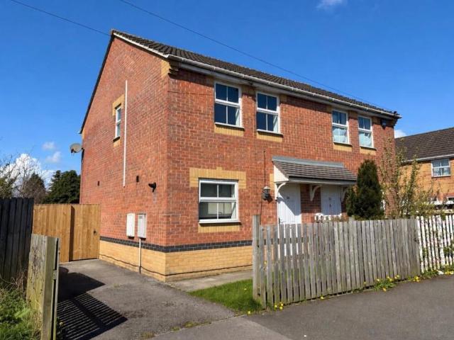 Buttershaw Drive, BRADFORD BD6 3 bed semi detached house to rent £1,100 pcm £254 pw