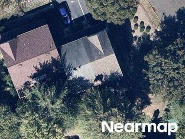 Buttonwood Dr