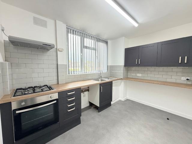 Button Lane, Manchester M23, 3 bed flat to rent, £1,150 pcm | PrimeLocation