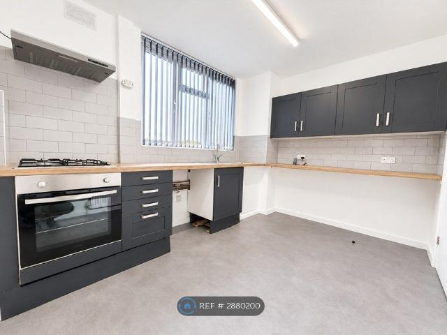 Button Lane, Manchester M23, 3 bed maisonette to rent, £1,150 pcm | PrimeLocation
