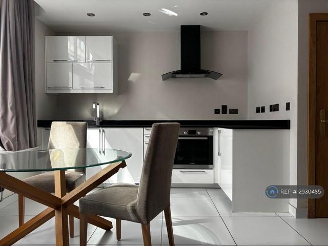 Butts Court, Leeds, LS1 1 bed flat to rent £1,050 pcm £242 pw