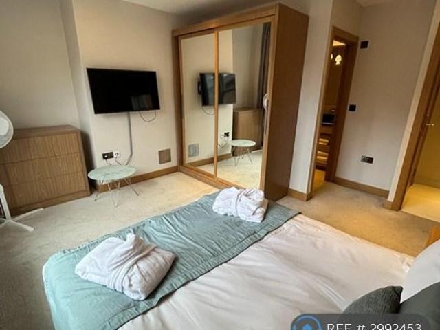 Butts Court, Leeds, LS1 2 bed flat to rent £1,750 pcm £404 pw