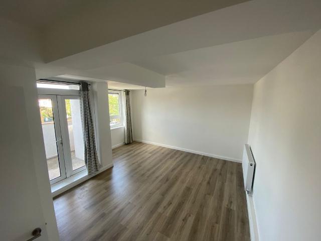 Buttsbury Road, Ilford IG1, 3 bed maisonette to rent, £2,300 pcm | PrimeLocation