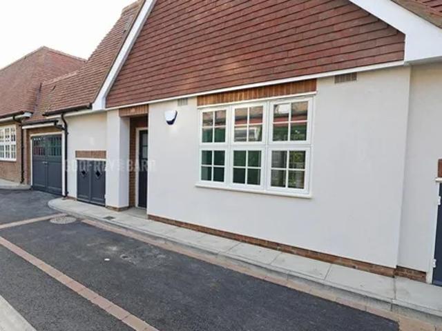 Bute Mews, London, NW11 6EQ, United Kingdom | 3 bed duplex for rent #136033552 | Rentberry