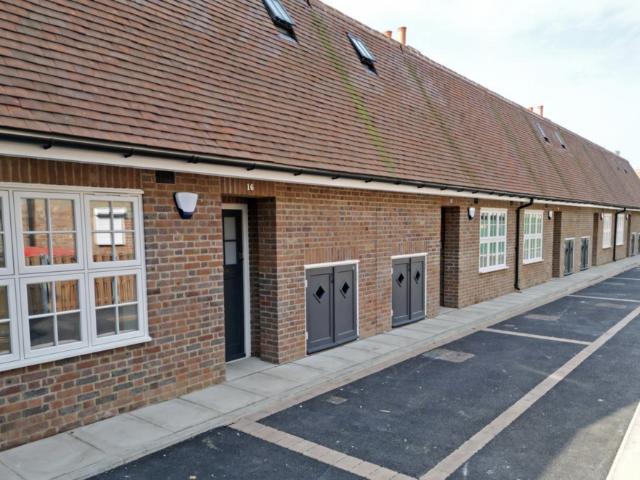 Bute Mews, London, NW11 6EQ, United Kingdom | 3 bed townhouse for rent #139402843 | Rentberry