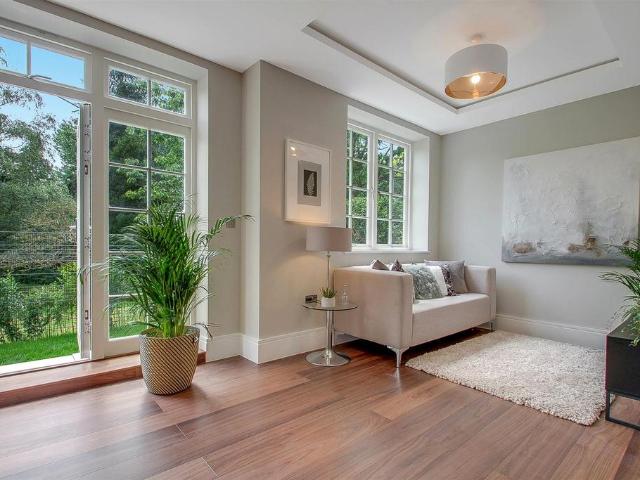 Bute Mews, london 3 bed mews to rent £4,200 pcm £969 pw
