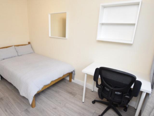 Bute Avenue, Nottingham NG7 6 bed house to rent £4,030 pcm £930 pw