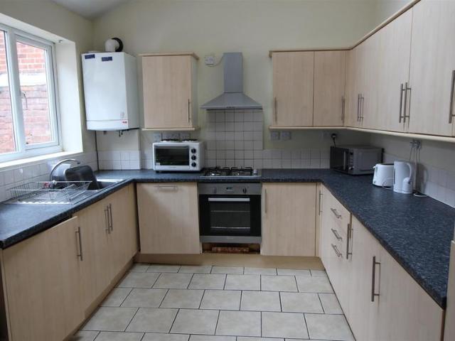 Bute Avenue, Nottingham NG7 7 bed house to rent £631 pcm £146 pw