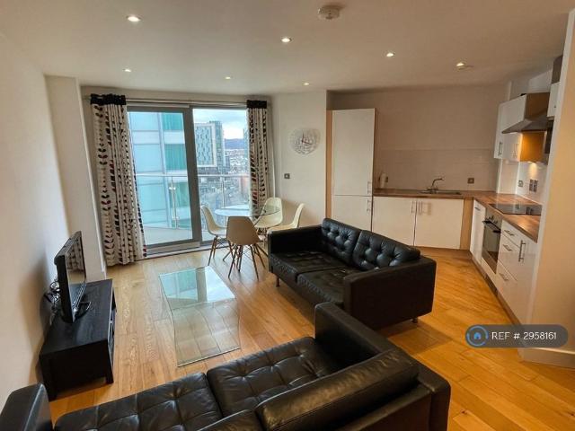 Bute Terrace, Cardiff, CF10 2 bed flat to rent £1,450 pcm £335 pw