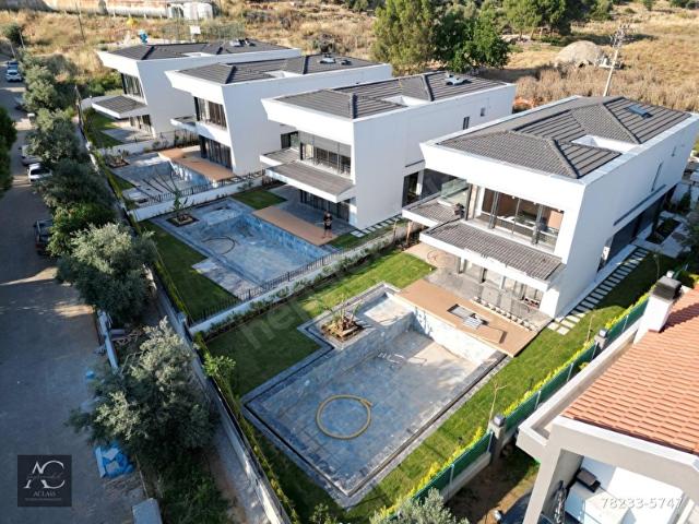 BUTİK BİR SITE ICERİSİNDEÖZEL HAVUZOTOPARKBAHÇEMERKEZİULTRA LÜX450 M2TAMAMI MÜSTAKİL