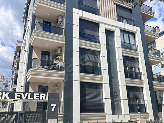 BUTİK SİTE'DE SATILIK KAPALI OTOPARKLI EBEVEYN BANYOLU SATILIK DAİRE