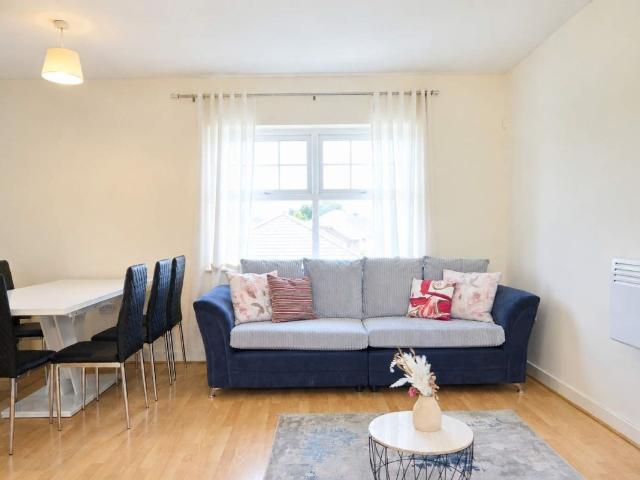 Butler Close, Edgware HA8, 2 bed flat to rent, £2,800 pcm | PrimeLocation