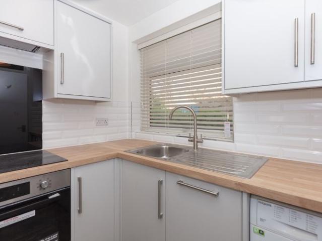 Butler Close, Oxford OX2, 2 bed flat to rent, £2,050 pcm | PrimeLocation