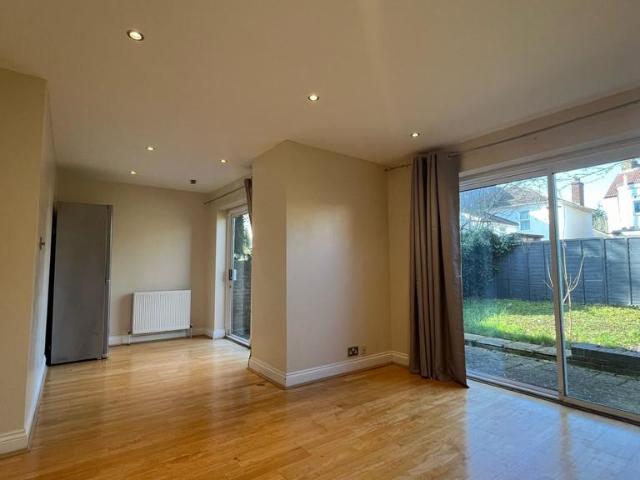 Butler Street, Middlesex, UB10 3 bed terraced house to rent £2,490 pcm £575 pw