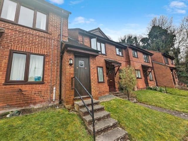 Butlers Court, High Wycombe, HP13 2 bed flat to rent £1,250 pcm £288 pw