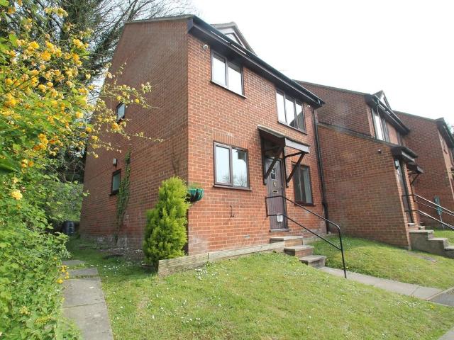 Butlers Court, High Wycombe HP13, 2 bed property to rent, £1,300 pcm | PrimeLocation