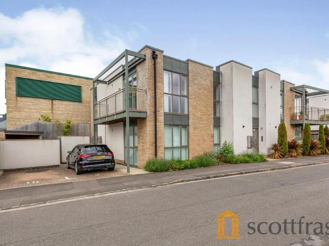 Butlers Drive, OX18 2 bed flat to rent £1,300 pcm £300 pw
