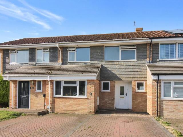 Butlers Road, Horsham RH13 3 bed terraced house to rent £1,800 pcm £415 pw