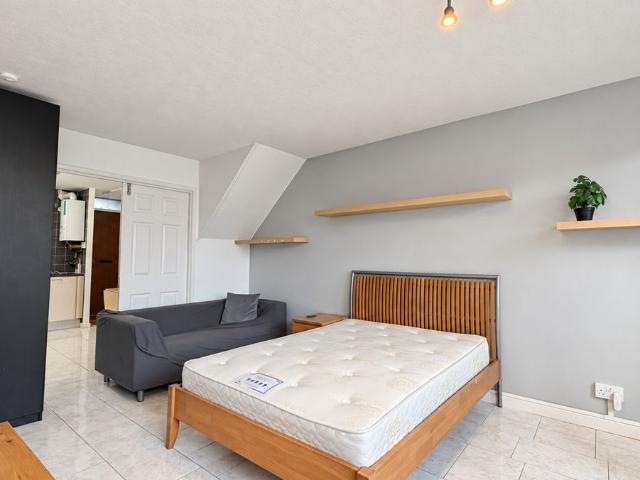Buxton Court, 71 Thoresby Street, London, England N1, 3 bed shared accommodation to rent, £3,199 pcm | PrimeLocation