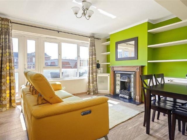 Buxton Street, London, E1 2 bed duplex to rent £2,500 pcm £577 pw