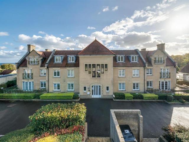 Buxton Road, Weymouth 2 bed flat to rent £1,350 pcm £312 pw
